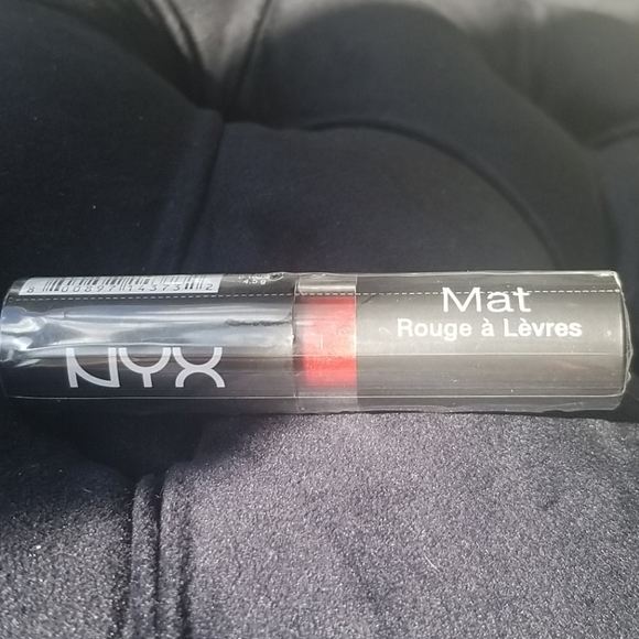 *4 for $20**π NYX lipstick - Picture 1 of 2